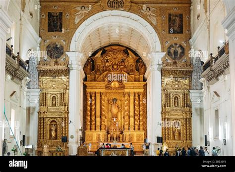 goa india main altar  basilica  bom jesus close  decor