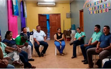 Familias Participan En Asambleas Comunitarias Sobre Seguridad Un