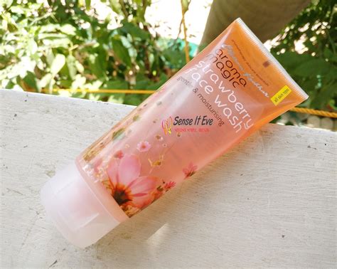 Aroma Magic Strawberry Facewash Review