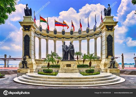 Malec N Guayaquil Ecuador Hito Hemiciclo De La Rotonda Fotograf A