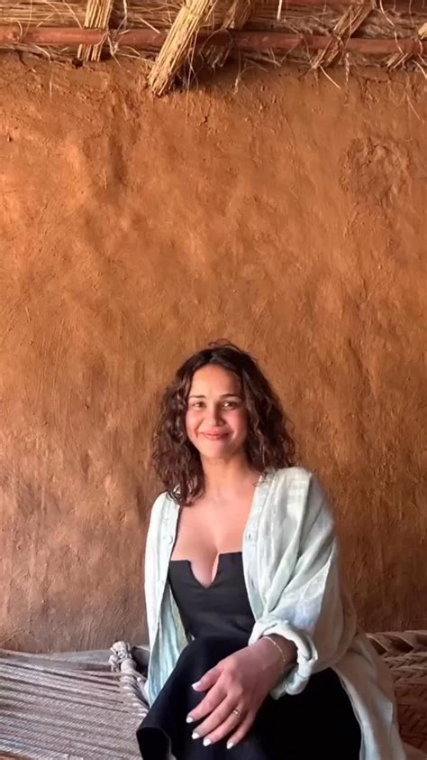 Aisha Sharma Shows Off Ample Cleavage In A Simple Black Dress See Latest Hot Photos Spideyposts