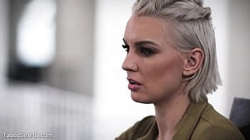 Cheveux Courts Blonde Sexy Sucer La Bite Xvideos