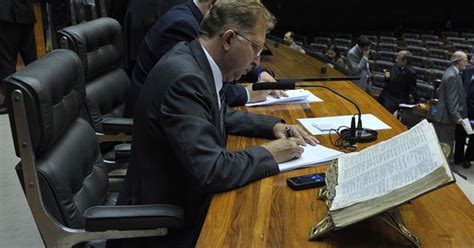 G Câmara decide arquivar projeto que autoriza cura gay notícias em Política