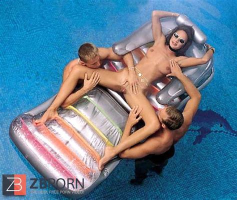 Wanda Curtis In Vintage Scissors DOUBLE PENETRATION Near Pool ZB Porn