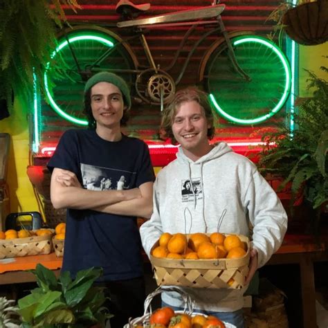 Finn Wolfhard Updates On Twitter Finn Wolfhard At The Tomato Place In