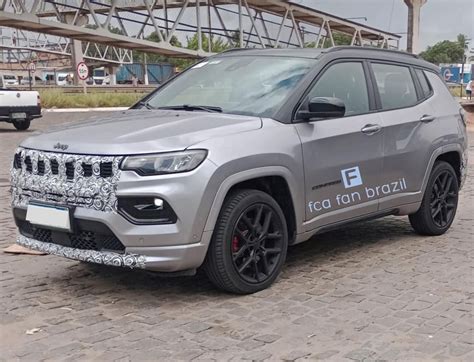 Flagra Jeep Compass E Commander 2025 Com Motor De 272 Cv Estão Prontos