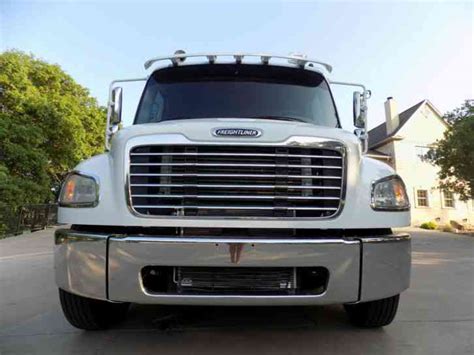 Freightliner M2 Sports Chassis Rha114 2005 Medium Trucks