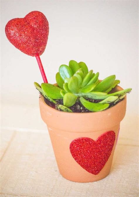 15 Ideas De Macetas Decoradas Para San Valentín