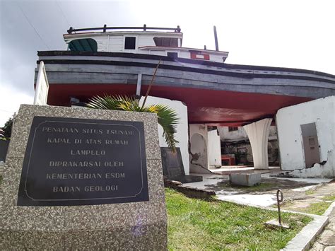 Kapal Di Atas Rumah Tsunami Aceh Homecare