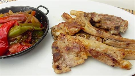 Deliciosas Chuletas De Cordero Al Horno Con Patatas Y Pimientos