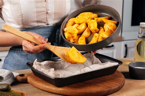 Картофельные дольки по-деревенски с соусом тартар - рецепт от Магги