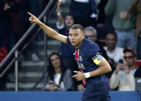 Trophées UNFP Kylian Mbappé élu meilleur joueur de Ligue 1 pour la