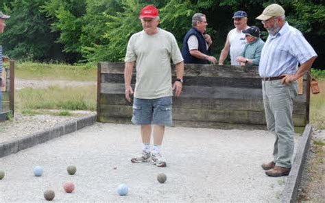 Amicale bouliste Seize triplettes au concours Le Télégramme