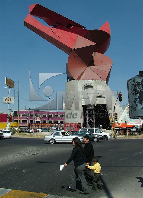 Monumento Cabeza De Coyote En Ciudad Nezahualcoyotl Agencia Mvt