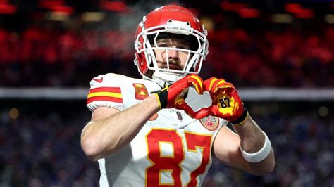 Travis Kelce Gestures Heart At Taylor Swift After Td Jason Kelce Celebrates Shirtless As Chiefs