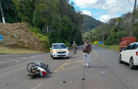 Motociclista Fica Ferida Em Acidente Envolvendo Caminh O Em Luzerna