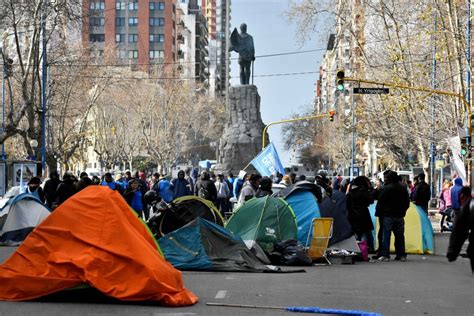 Sin Respuesta Del Ejecutivo Sigue El Acampe De Organizaciones Sociales