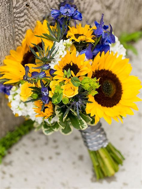 13 Beautiful Sunflower Wedding Ideas | TheKnot