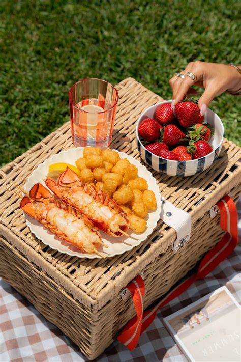 Cousins Maine Lobster ? at Northgate Crossing of Wheeling, 200 Hudson