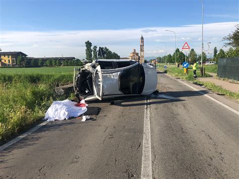 Tragedia A Reggio Emilia Muore A Anni Nell Auto Capovolta Gazzetta