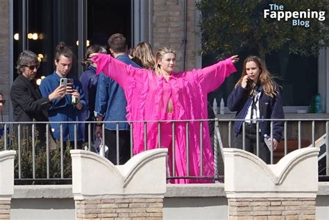 Florence Pugh Flashes Her Nude Tits During A Shoot For Valentinos New Campaign In Rome 83