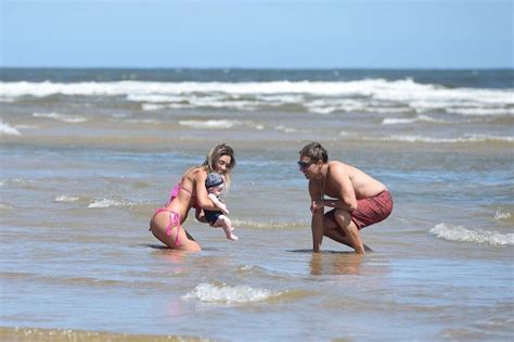A cuatro meses de ser mamá Floppy Tesouro deslumbró con su figura en bikini Infobae