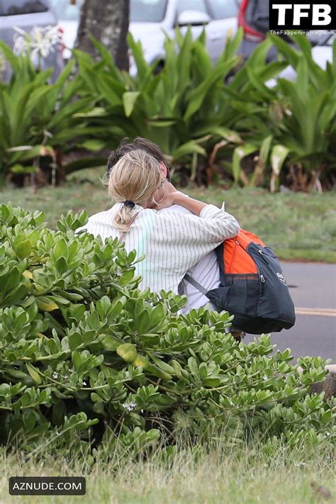 Kate Bosworth Sexy Seen Flaunting Her Hot Bikini Body At The Beach With Justin Long In Hawaii
