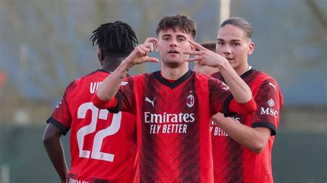 Milan Bate O Real Madrid Nos P Naltis E Avan A Na Youth League Veja Os