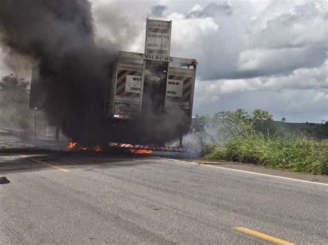 Mairi News Carreta Que Transportava Gado Pega Fogo Na BR 101 Em