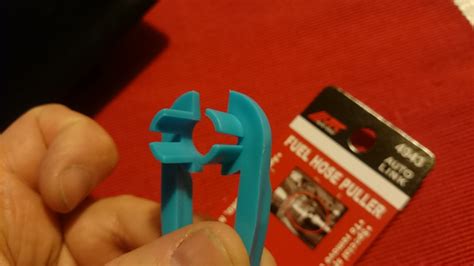 Съемник для топливного шланга к рампе. — Mazda 3, 1.6 л., 2010 года на ...