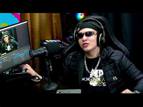 Emily Narizinho mostra de como gosta de ser fodida no Podcast Pápum no Barraco XVIDEOS