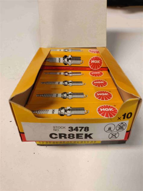 NGK CR8EK - Wanhat Varaosat