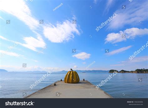 Naoshima Im Genes Fotos De Stock Y Vectores Shutterstock