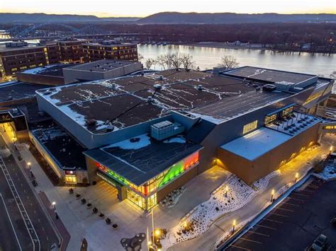 Discover The 8 Biggest Arenas In Wisconsin