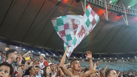 Confira 23 Imagens Da Torcida Do Fluminense No Setor Sul Do Maracanã