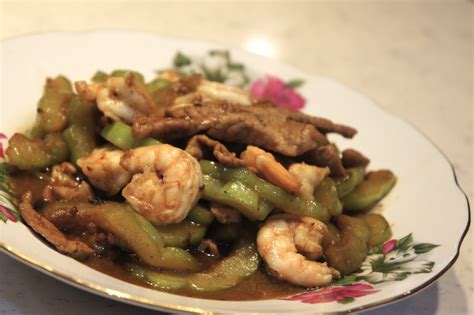 kitchen stir fry garlic bean paste  bitter gourd pork