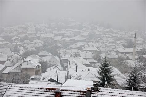 Ledena Ki A I Susnje Ica U Bih Na Planinama Snijeg N