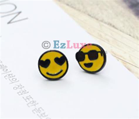 Korean Drama Smiley Earrings Face Love Thumbs Up Thumbs Up Stud Rooftop