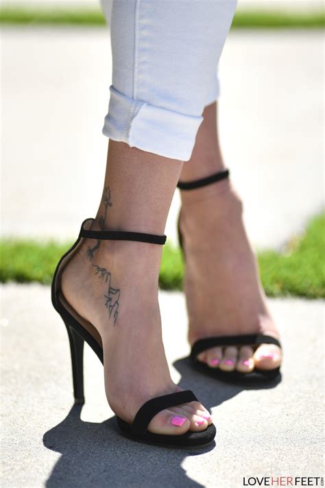 American Beauty Kenzie Love Strips Naked Shows Her Hot Curves Sexy Feet CoedCherry