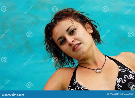 Frau im Bikini stockbild Bild von schön mädchen kaukasisch 25446729