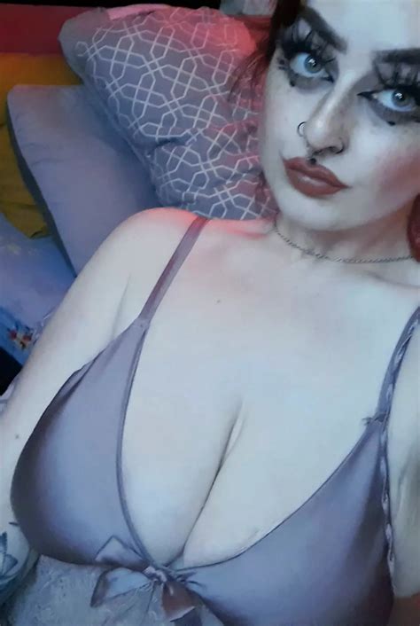 Who Needs A Big Titty Goth Girlfriend Nudes Tittysqueeze NUDE PICS ORG