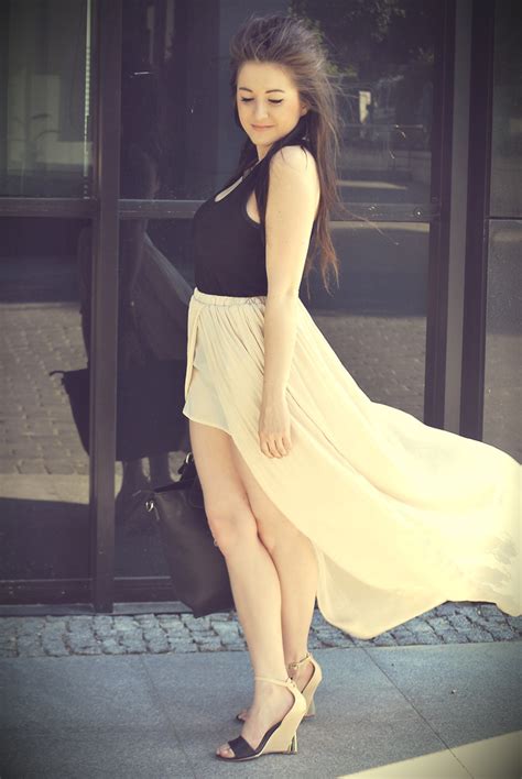 Spódnica maxi plisowana nude w romantycznej stylizacji boho musthavefashion pl