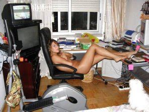 Struggling To Hide Her Naked Body Porn Pic