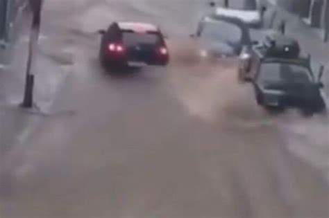 Kataklizma U Grčkoj Ulice Pod Vodom Zabilježeno 400 Udara Groma Noviba