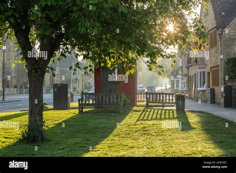 Beautiful English Village Broadway Stock Photo Alamy