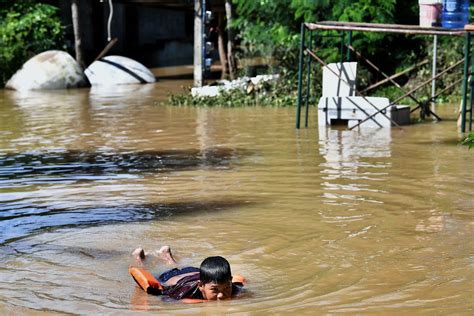 Thai flood victims 'start from zero' after killer storm - France 24