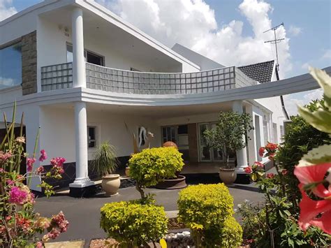 3 Bedroom House in Maidstone Golf Estate This beautiful, expansive home