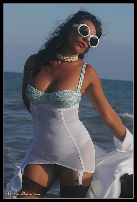 Bodacious Milf In Sunglasses And White Clot XXX Dessert Picture