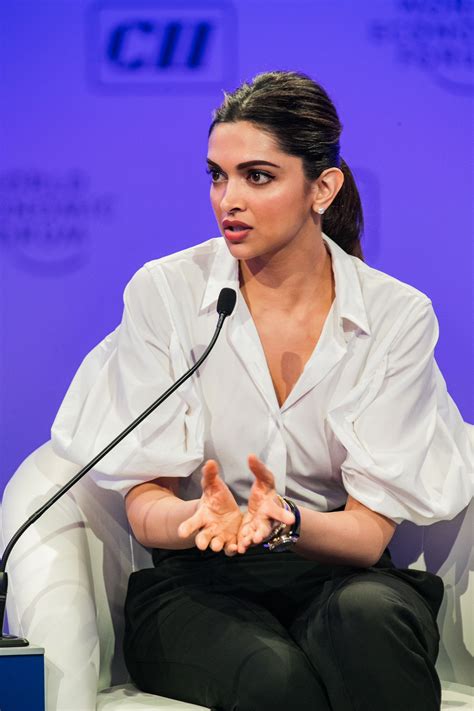 Deepika Padukone Is So Hot Scrolller