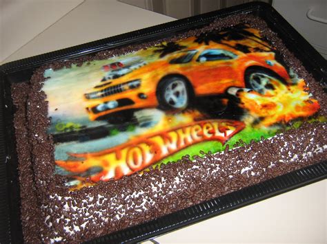 By Adriana Ramos BOLO HOT WHEELS